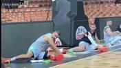 欢乐！东契奇欧锦赛训练合集：和队友做游戏＋慢动作三分！